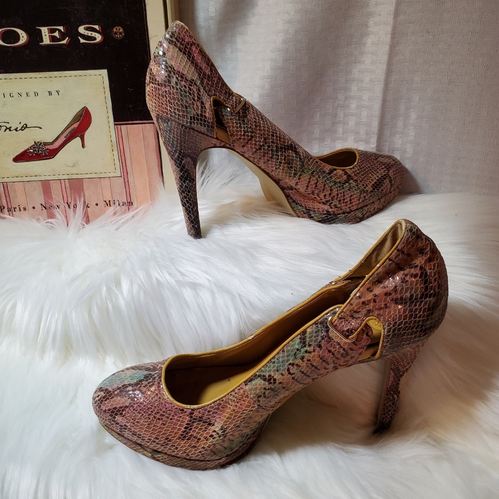 BCBG sz 10 Stiletto heels pink snake